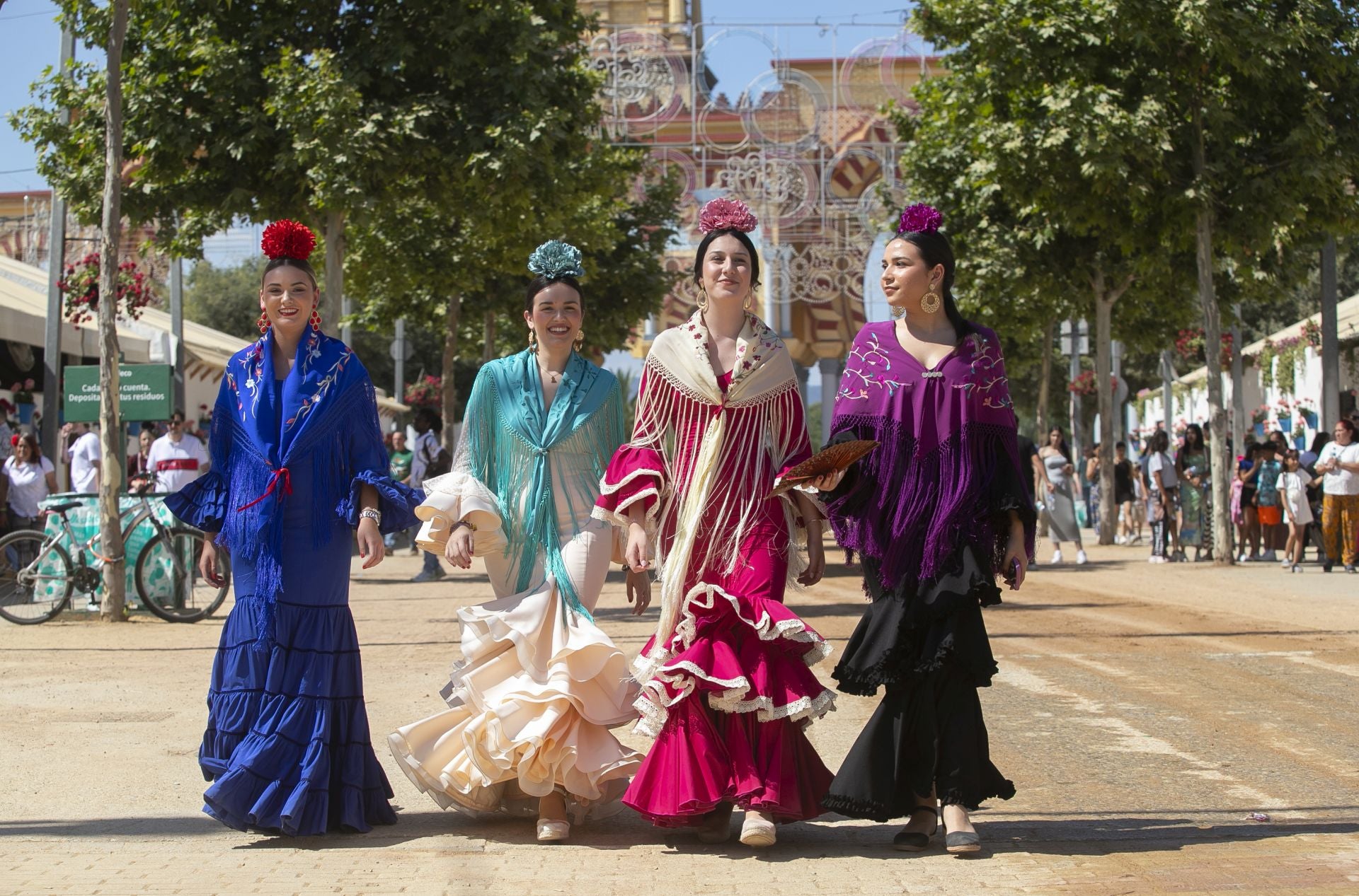 El lucido ambiente el martes de Feria de Córdoba, en imágenes
