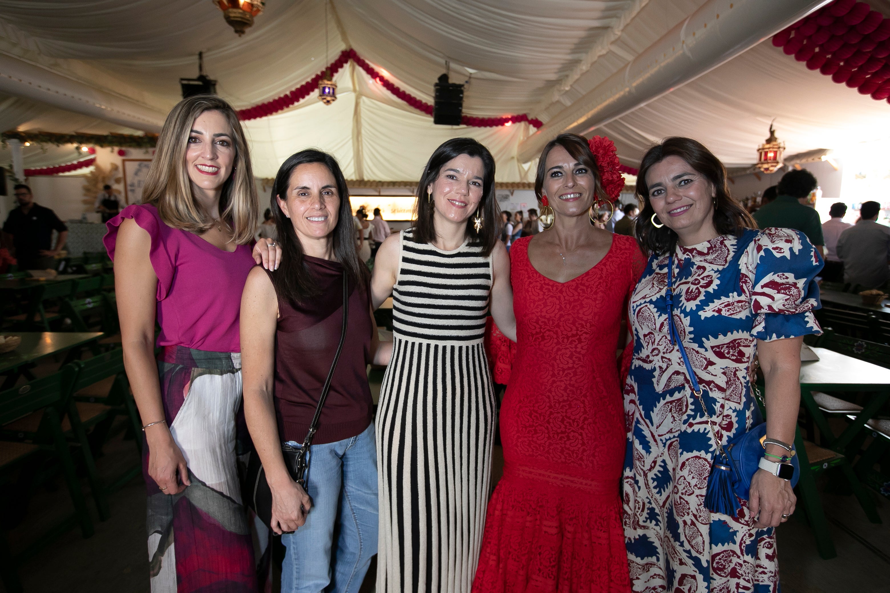 Las mejores imágenes del ambiente en las casetas el martes de Feria en Córdoba