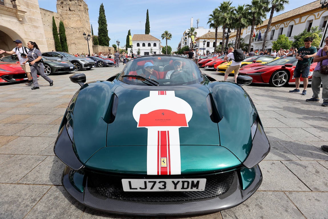 La espectacular concentración de ferraris en Palma del Río, en imágenes