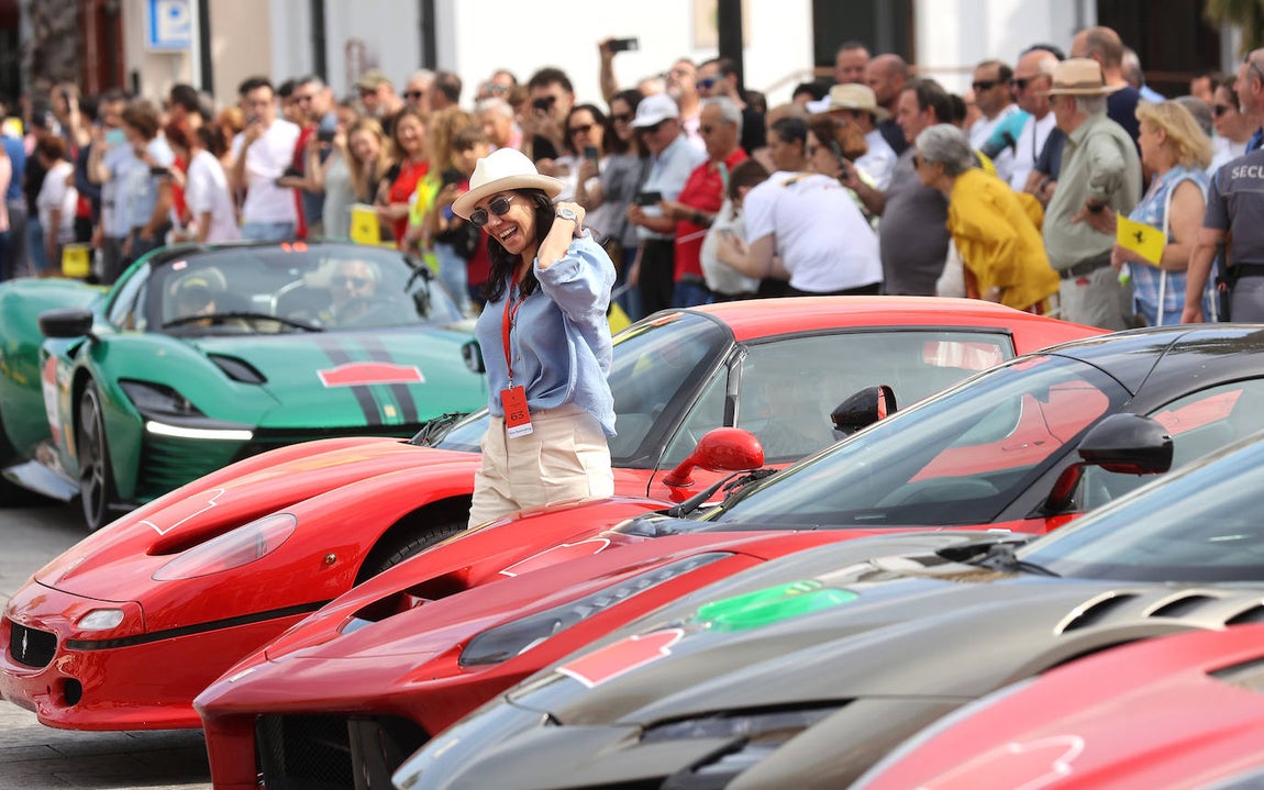 La espectacular concentración de ferraris en Palma del Río, en imágenes
