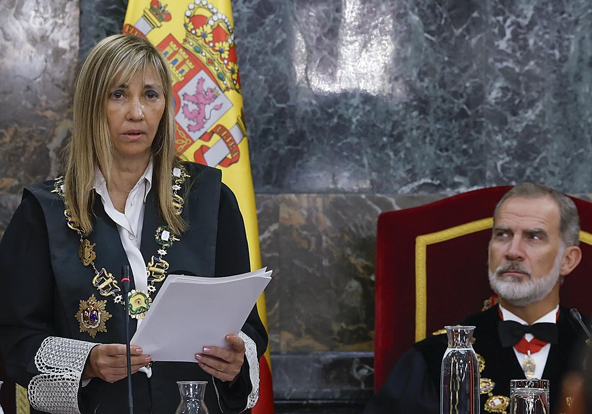 La presidenta del CGPJ; Isabel Perelló, junto al Rey, en la apertura del Año Judicial, el pasado septiembre