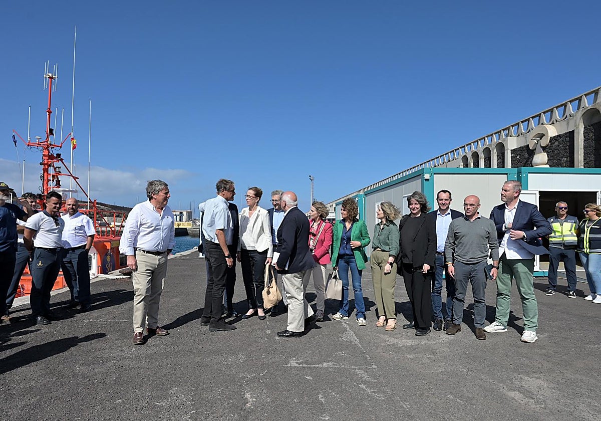 La delegación de eurodiputados de la Comisión de Libertades Civiles, Justicia y Asuntos de Interior (LIBE) del Parlamento Europeo,  visita al puerto de La Restinga