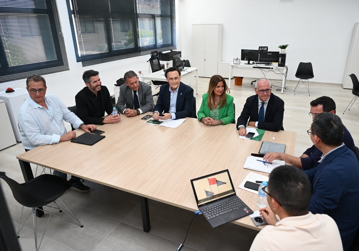 Reunión de empresarios e instituciones en Linares