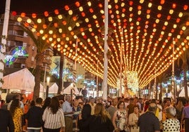 Arranca la Feria de Sanlúcar de Barrameda entre el calor y la manzanilla
