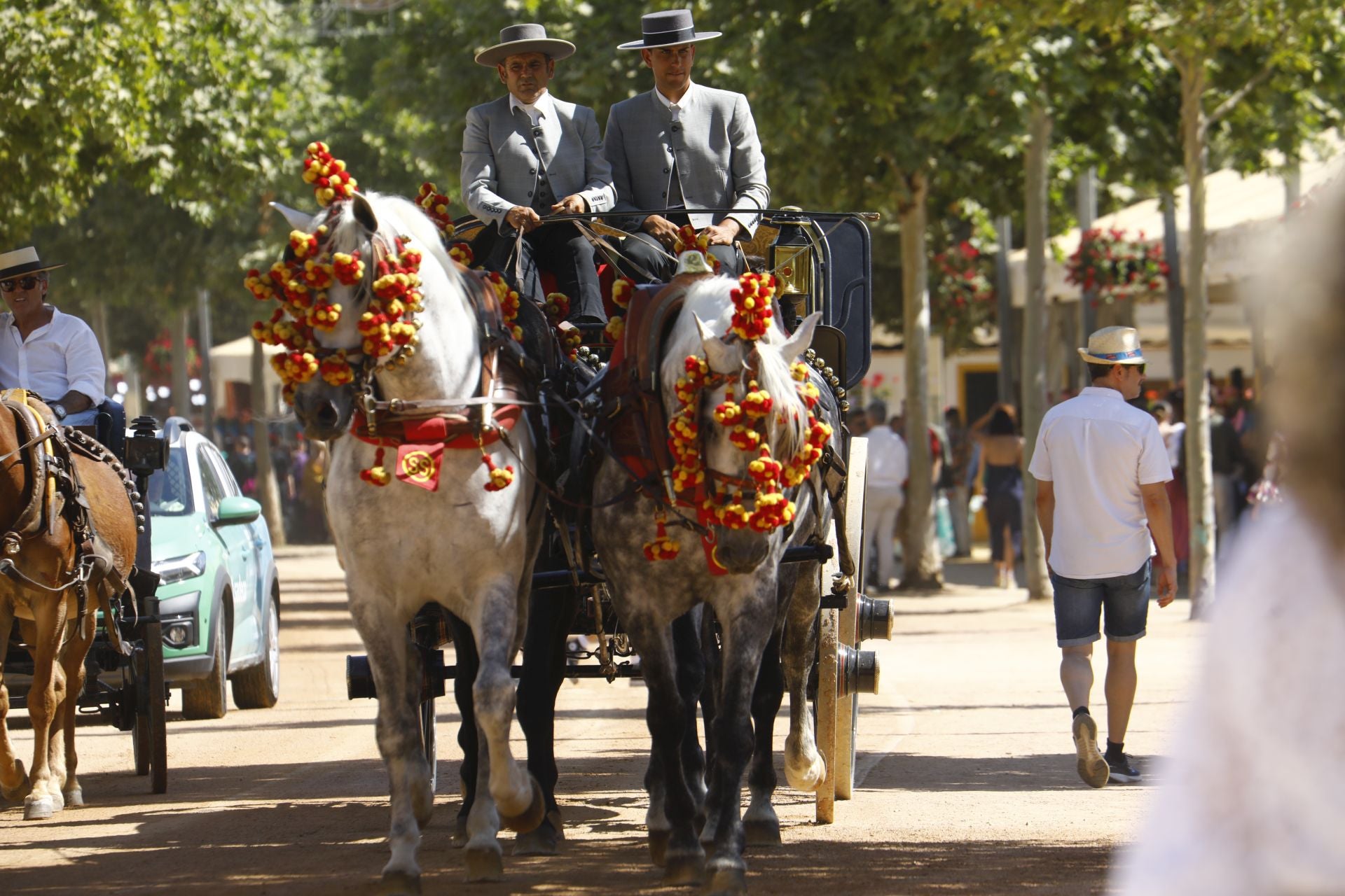 El brillante ambiente del miércoles de Feria en Córdoba, en imágenes