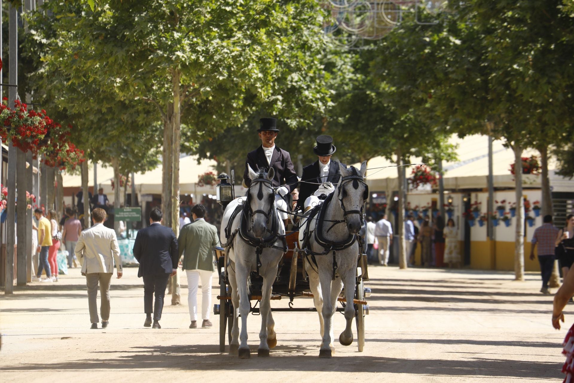 El brillante ambiente del miércoles de Feria en Córdoba, en imágenes