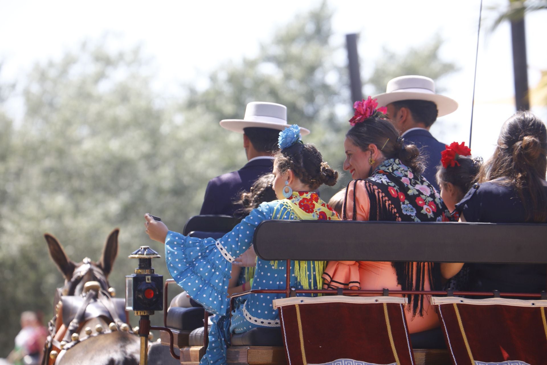 El brillante ambiente del miércoles de Feria en Córdoba, en imágenes