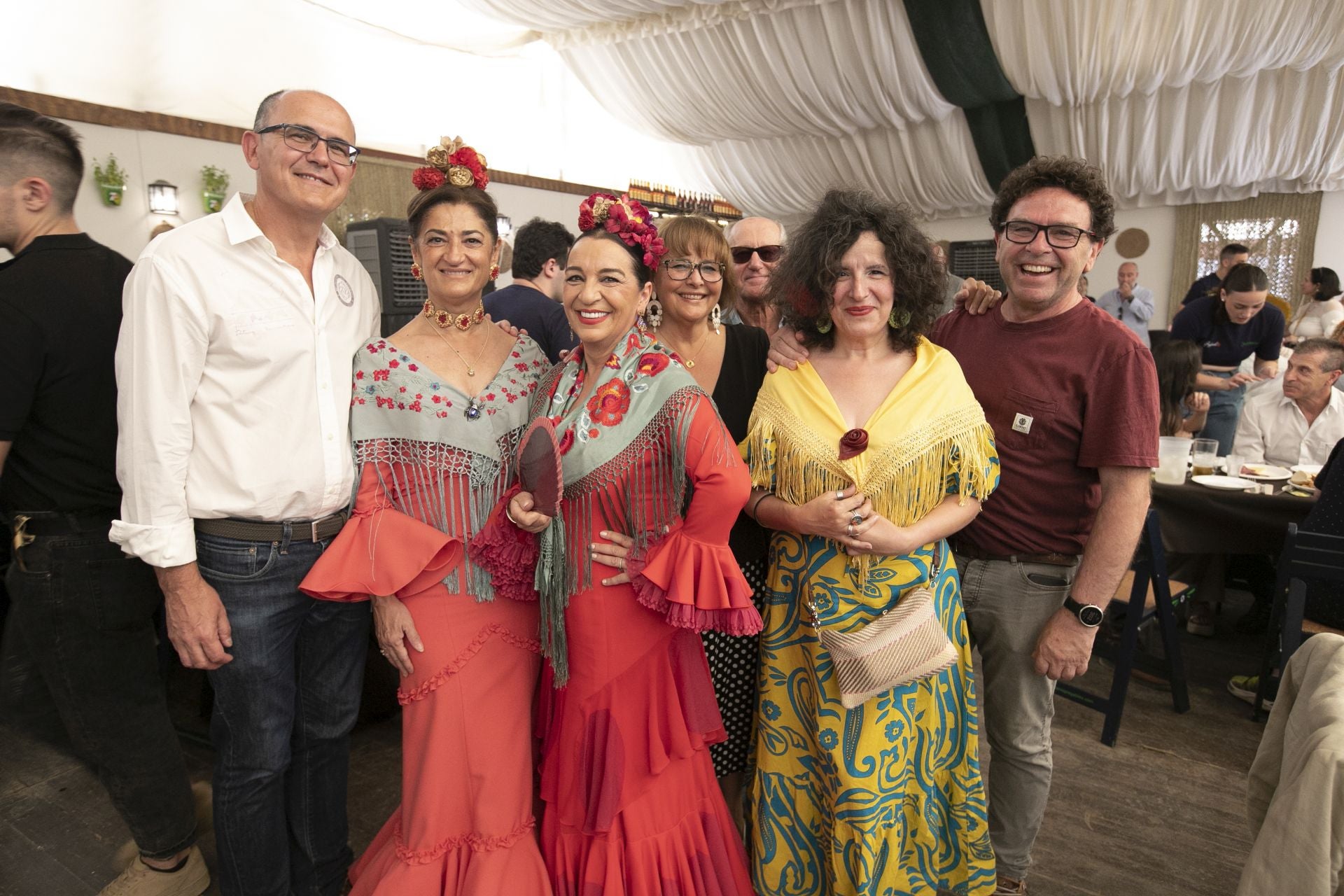 Las mejores imágenes del ambiente en las casetas el miércoles de la Feria de Córdoba