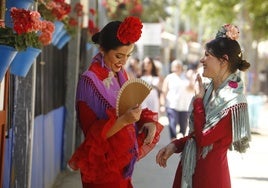 El calor y la Feria: «El mérito de vestir traje de flamenca es de las cordobesas»