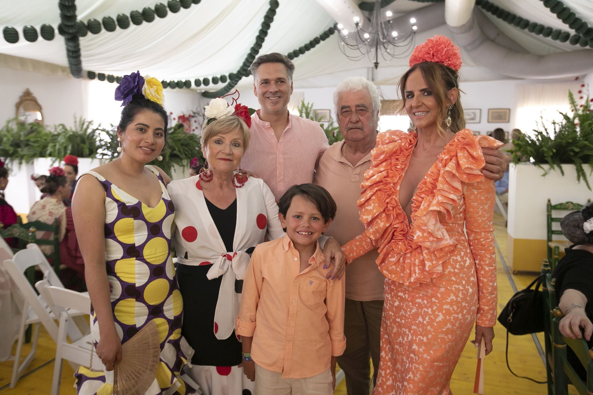 La alegría crece en intensidad en las casetas el miércoles de Feria de Córdoba, en imágenes