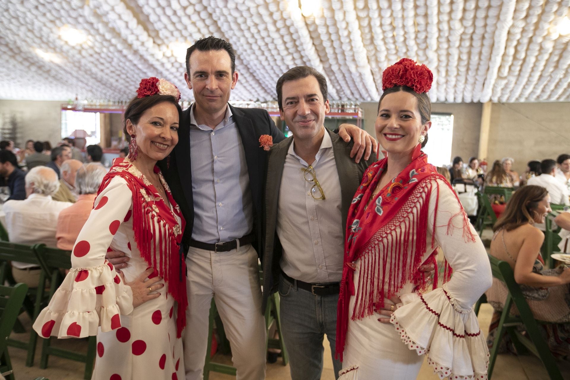 La alegría crece en intensidad en las casetas el miércoles de Feria de Córdoba, en imágenes