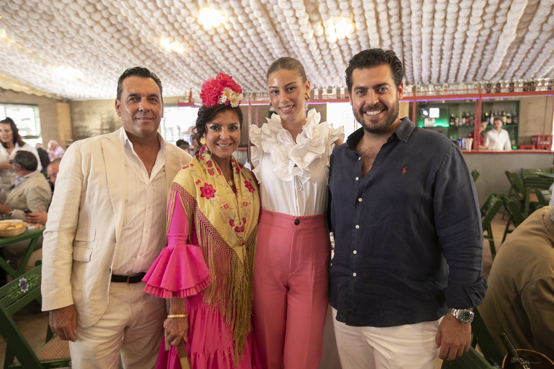 La alegría crece en intensidad en las casetas el miércoles de Feria de Córdoba, en imágenes