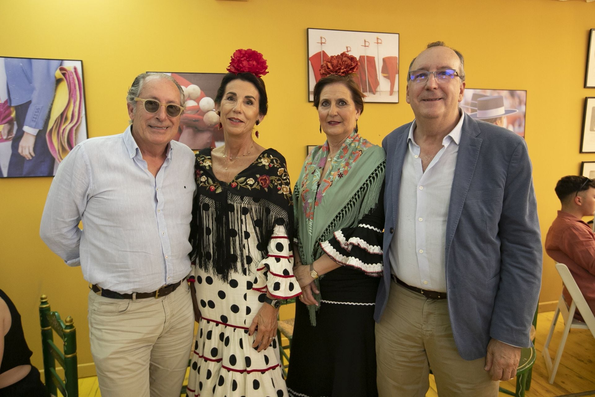 La alegría crece en intensidad en las casetas el miércoles de Feria de Córdoba, en imágenes