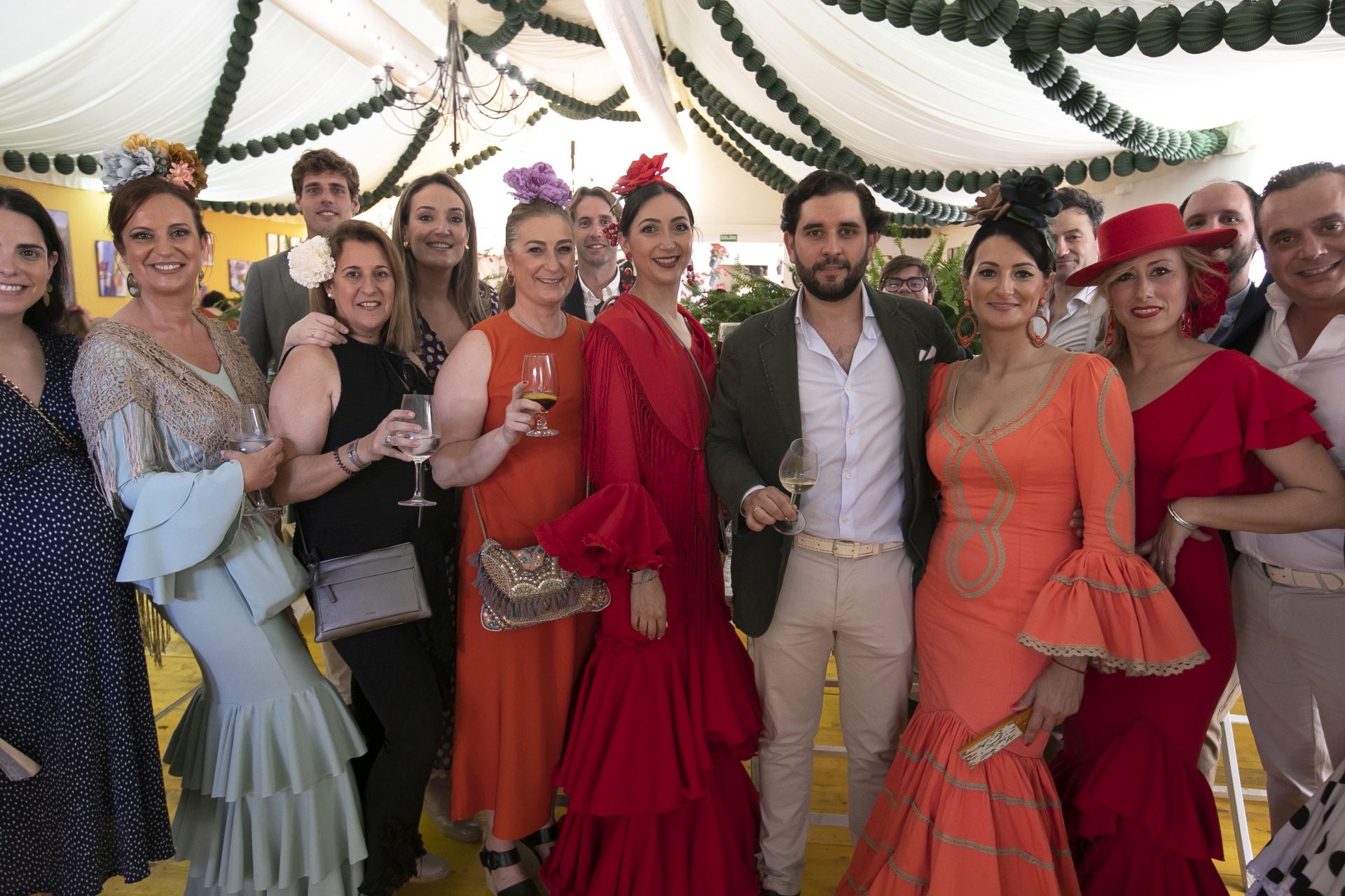 La alegría crece en intensidad en las casetas el miércoles de Feria de Córdoba, en imágenes