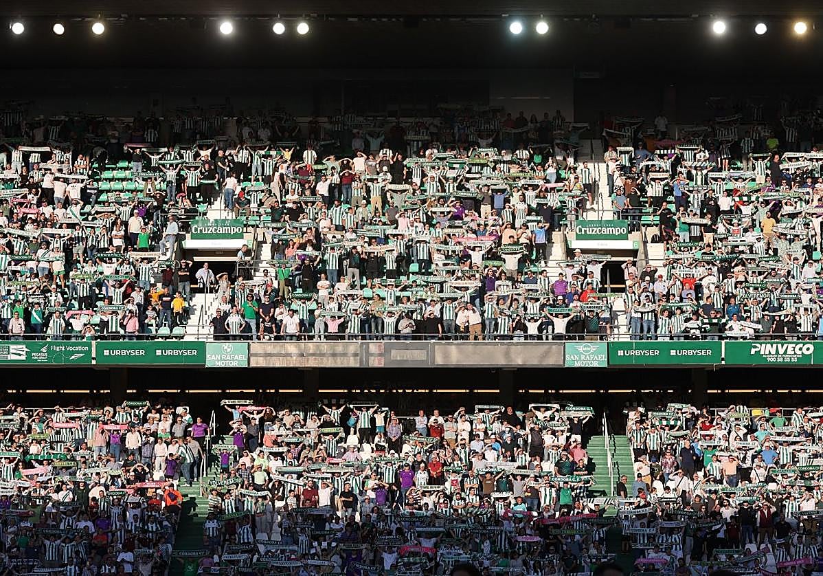 Gradas cordobesistas en un partido en El Arcángel