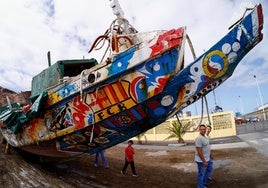 El vuelco mortal del cayuco deja emociones rotas en El Hierro: «No puedo ver las imágenes, me rompo»
