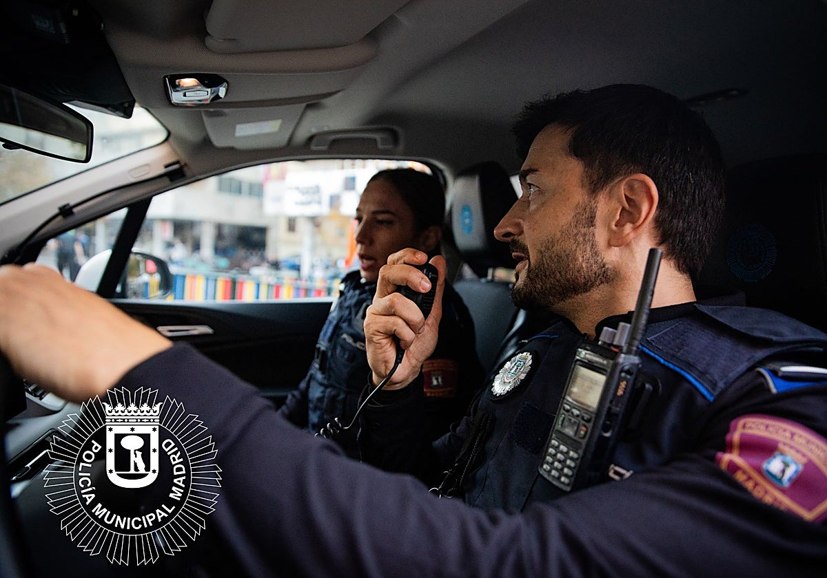 Imagen de archivo de una patrulla de la Policía Municipal de Madrid