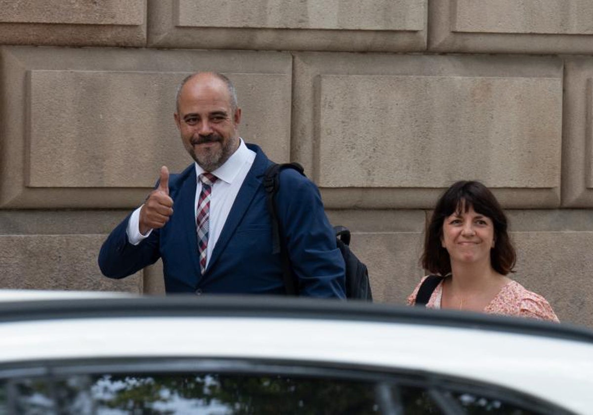 Miquel Buch, a su llegada al juicio por el que fue condenado y luego amnistiado, siendo así el primer beneficiario de la ley de amnistía