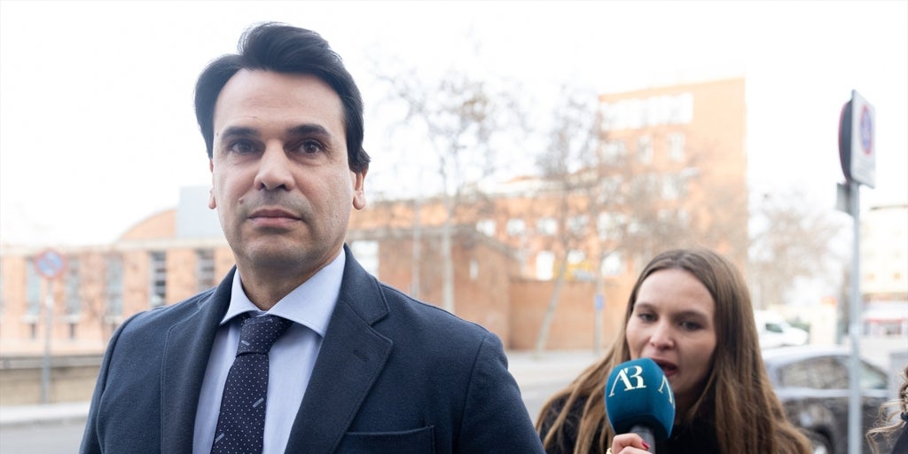 La juez procesa al novio de ayuso por fraude fiscal y falsedad documental