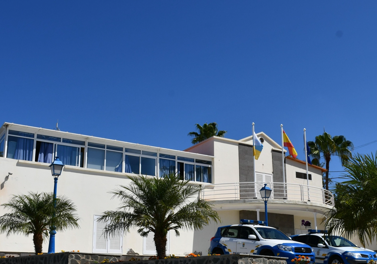 Detenido en Gran Canaria conduciendo con orden de busca y captura, sin carné y borracho