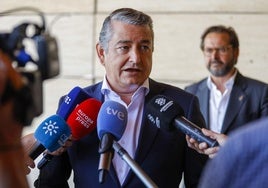 Antonio Sanz insinúa que la 'fontanera' del PSOE investigó la vida privada de Juanma Moreno «por orden de Moncloa y de Ferraz»