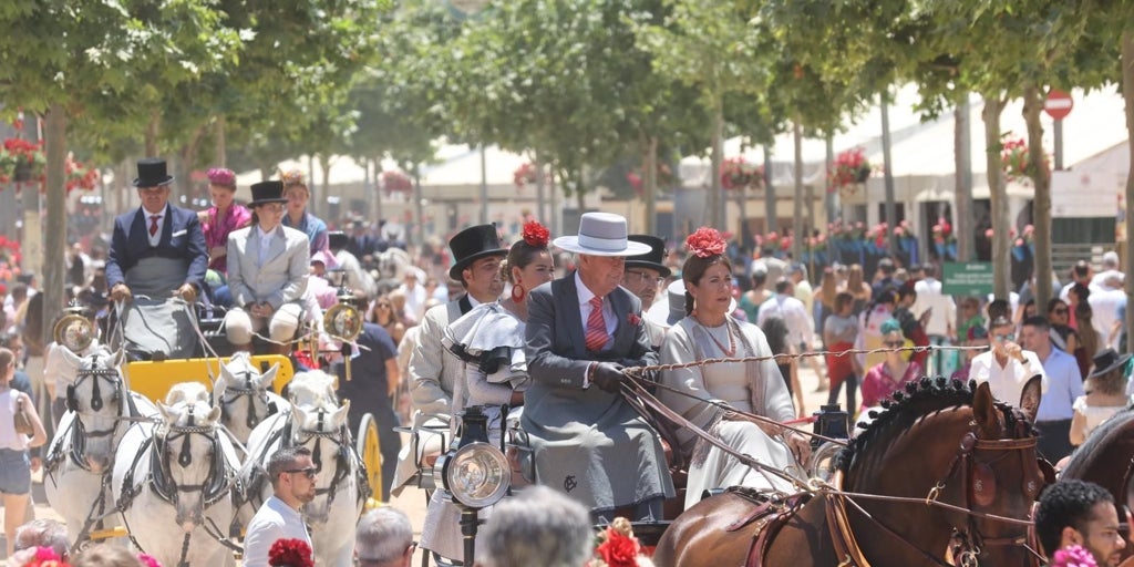 'día del caballo' en la feria de córdoba: paseo desde los jardines de la victoria