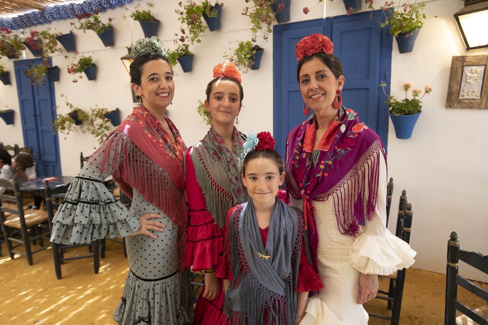 El animado ambiente en las casetas el jueves de la Feria de Córdoba, en imágenes