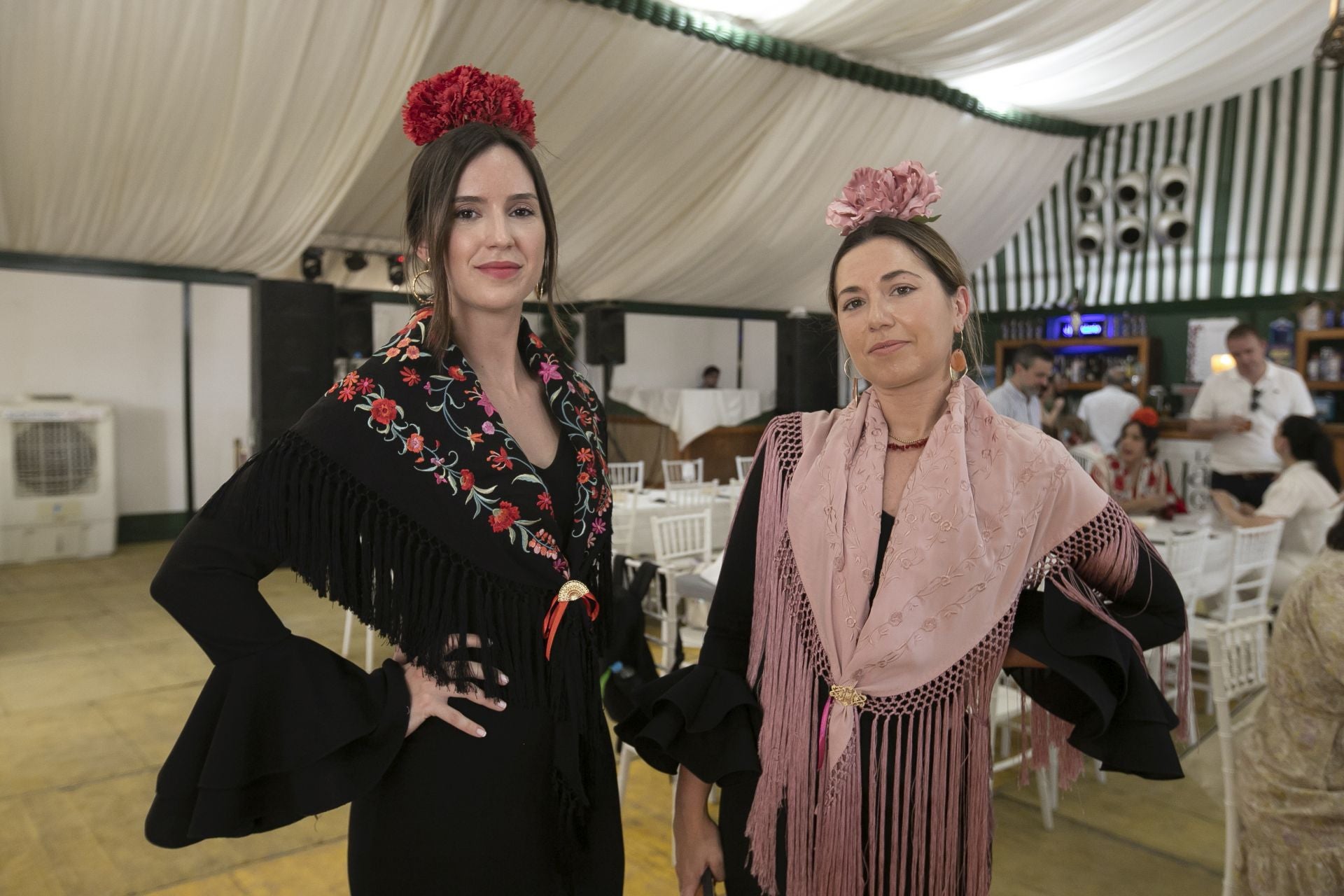 El animado ambiente en las casetas el jueves de la Feria de Córdoba, en imágenes