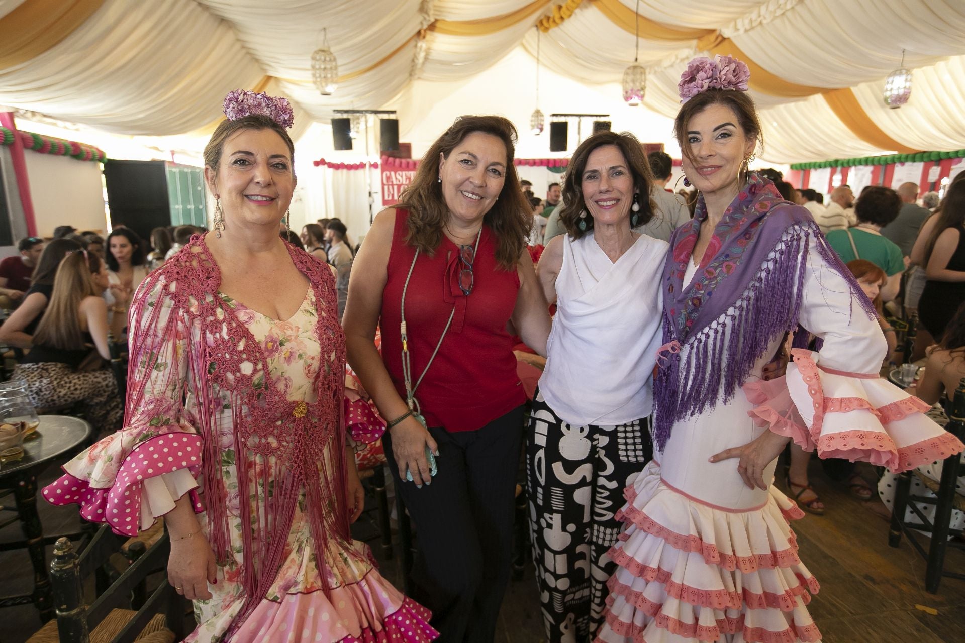 El animado ambiente en las casetas el jueves de la Feria de Córdoba, en imágenes