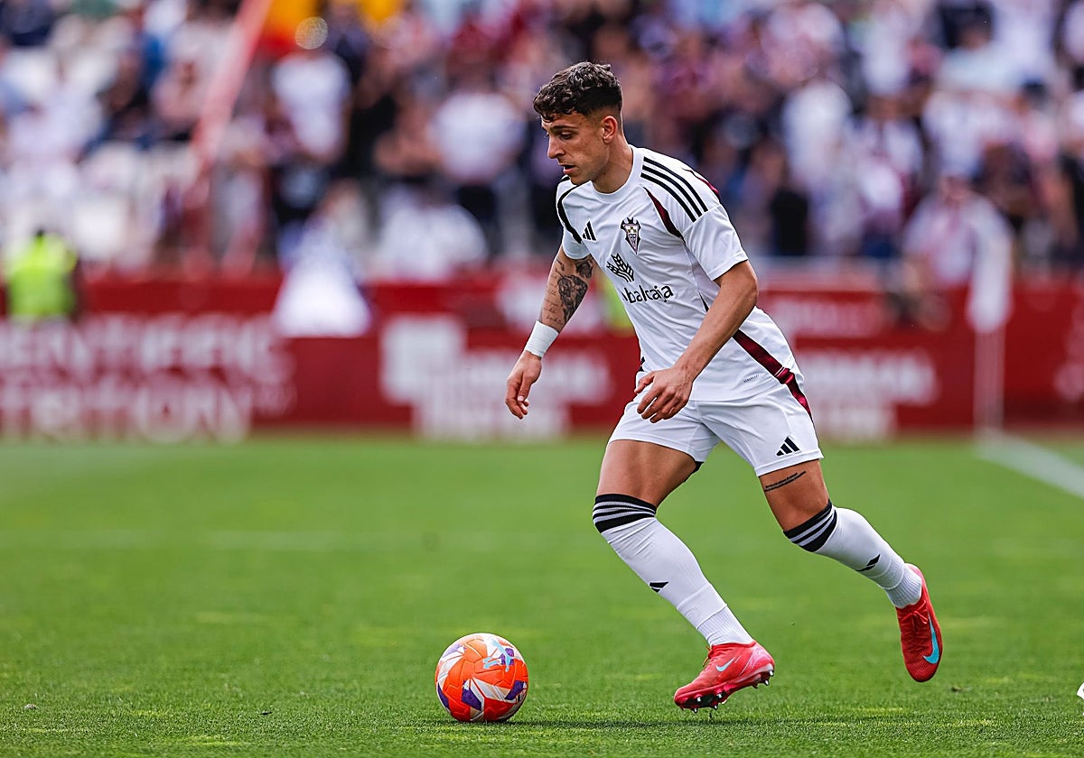 El lateral Juan María Alcedo, interés del Córdoba, esta temporada con el Albacete