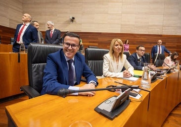 Gallardo debuta como diputado y aforado con ataques a Guardiola en la Asamblea de Extremadura