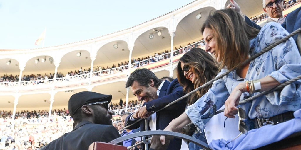 Gato magerit: el traje de 'primera comunión' de albares y juan del val en las ventas