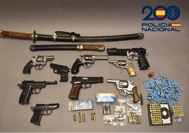 Detenido en Linares el dueño de un bazar por tráfico de armas y estafa