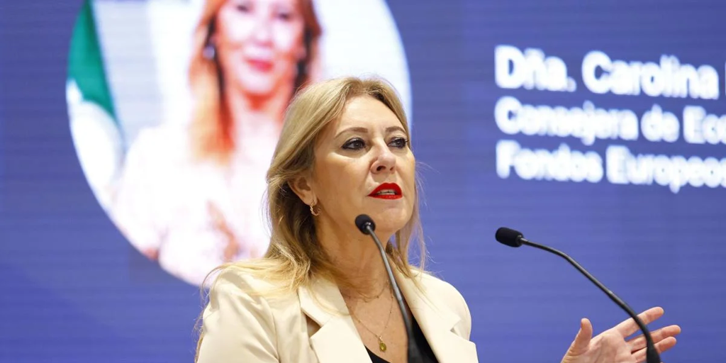 Carolina España: «Al frente de Gobierno y del PSOE hay una banda con métodos mafiosos y están espiando al Ejecutivo andaluz»