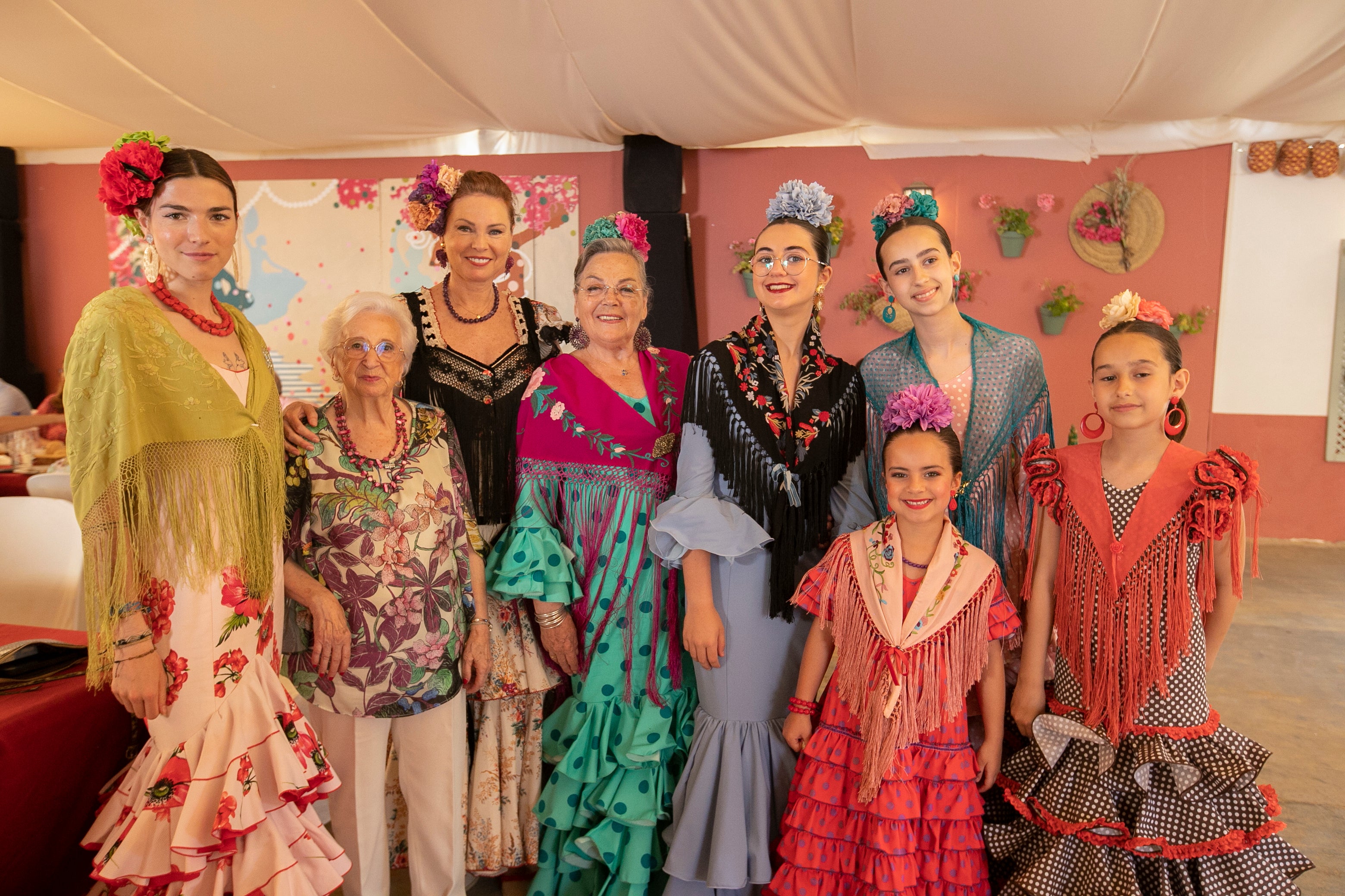 La animada vida de las casetas de la Feria de Córdoba este viernes, en imágenes