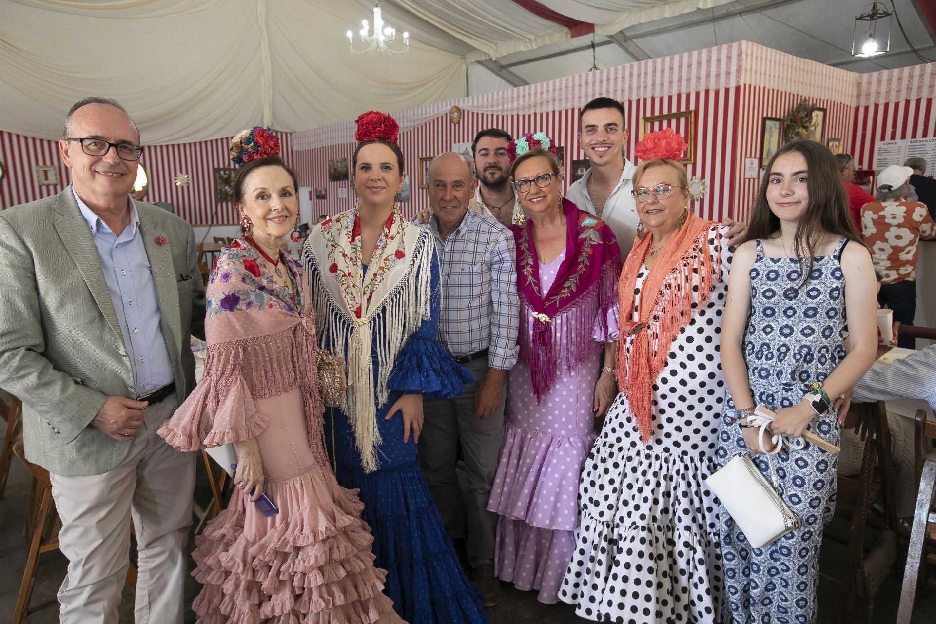El espléndido ambiente en las casetas el viernes de Feria de Córdoba, en imágenes