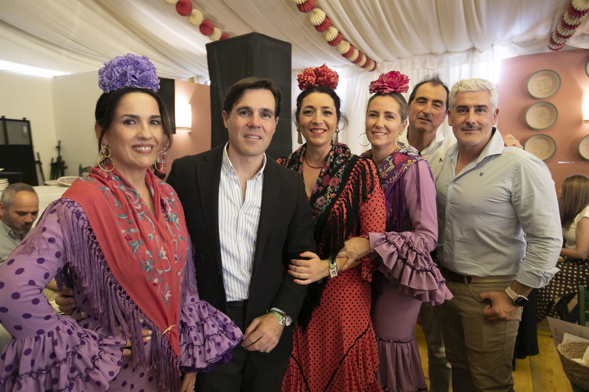 El espléndido ambiente en las casetas el viernes de Feria de Córdoba, en imágenes