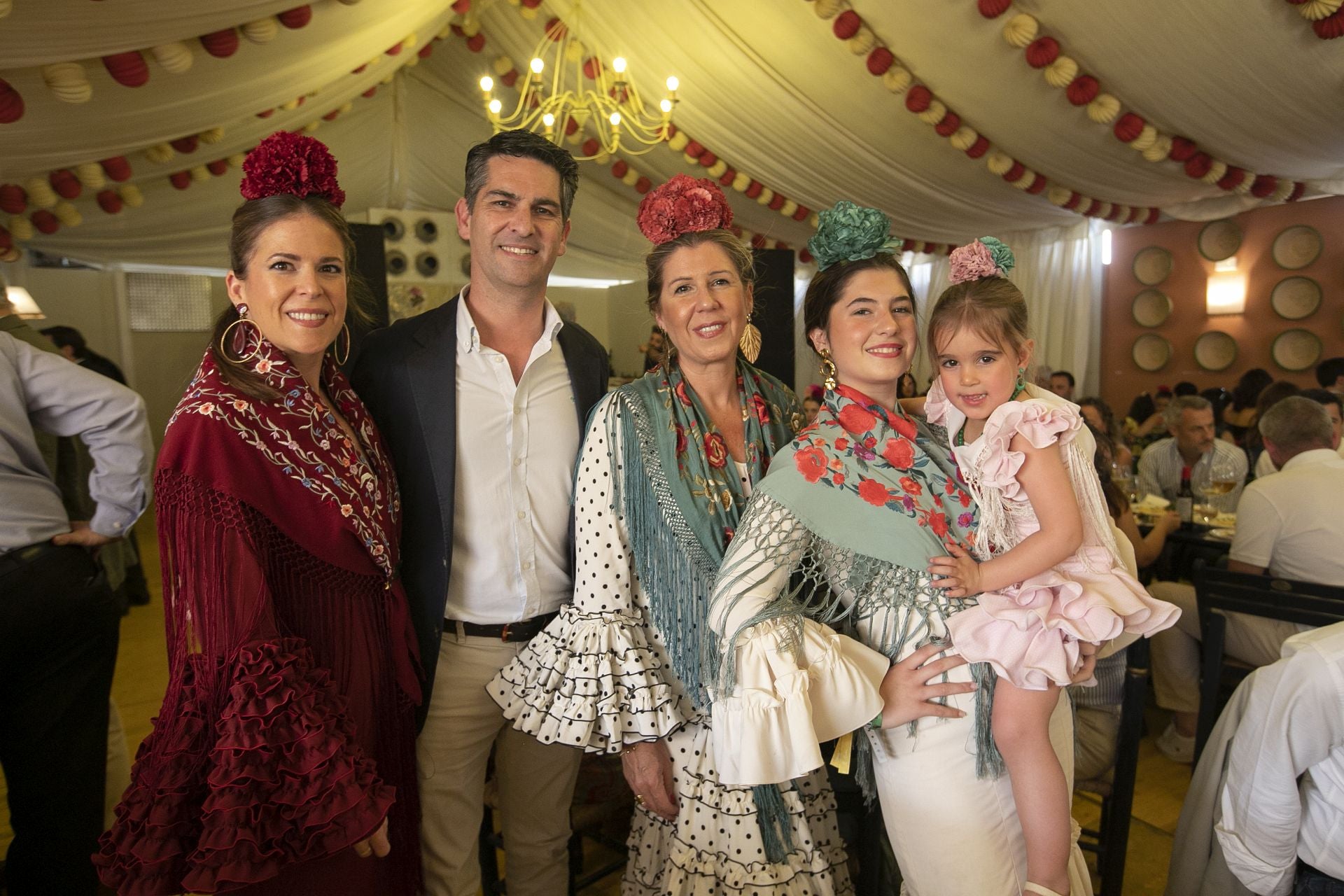 El espléndido ambiente en las casetas el viernes de Feria de Córdoba, en imágenes