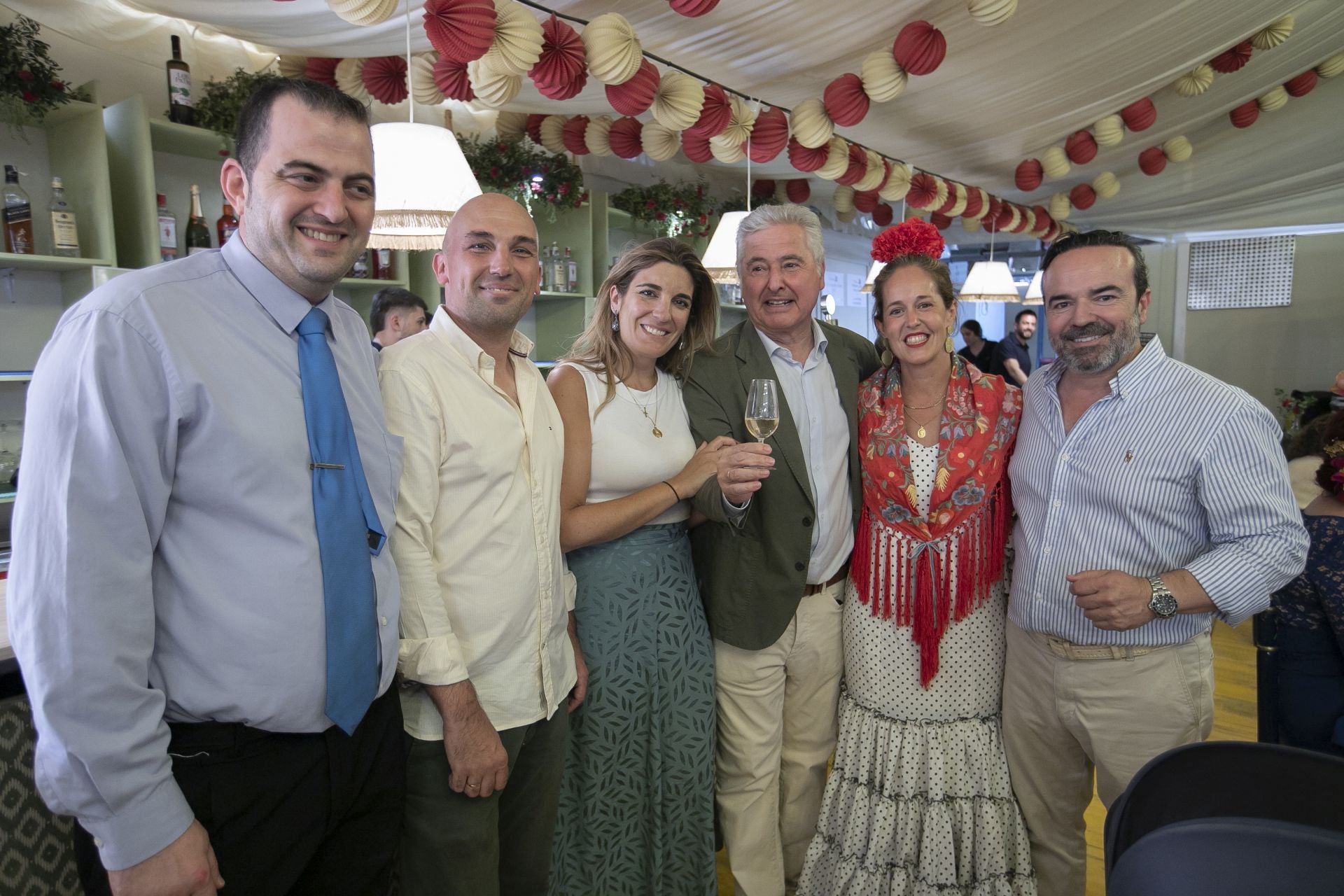 El espléndido ambiente en las casetas el viernes de Feria de Córdoba, en imágenes