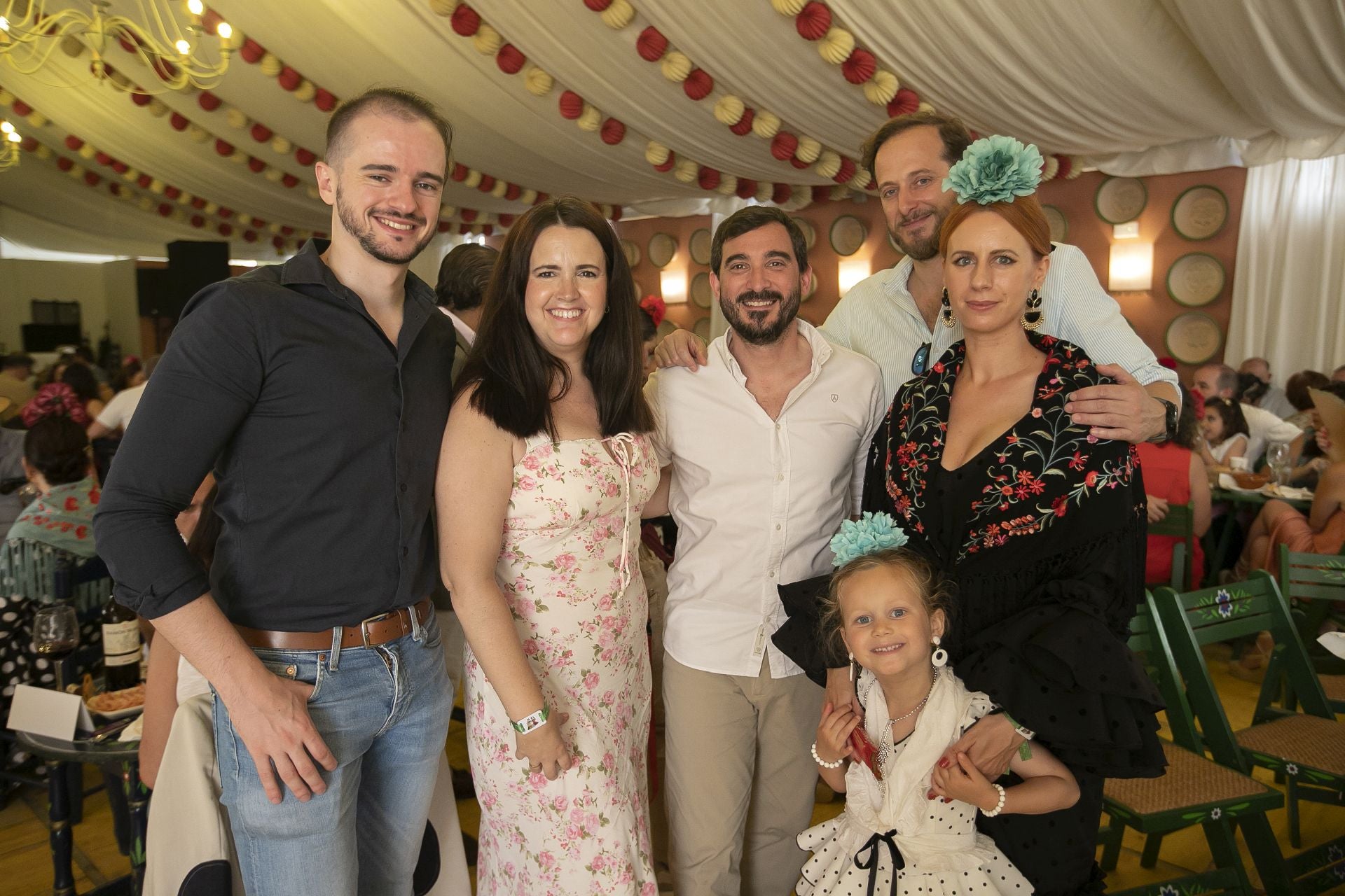 El espléndido ambiente en las casetas el viernes de Feria de Córdoba, en imágenes