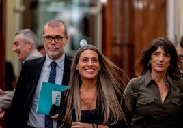 El PSOE cede a Cataluña el control de los secretarios e interventores municipales tras pactarlo con Junts