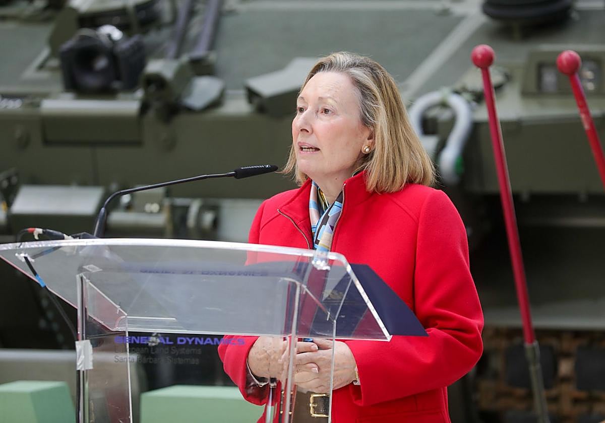 La secretaria de Estado de Defensa, María Amparo Valcarce, visita la Fábrica de GDELS- Santa Bárbara Sistemas en febrero en Alcalá de Guadaira (Sevilla)