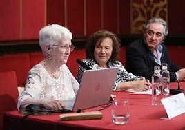 Clemente Palencia, Jesús Pino y José María Gómez pasean con Carmen Vaquero por el Corpus