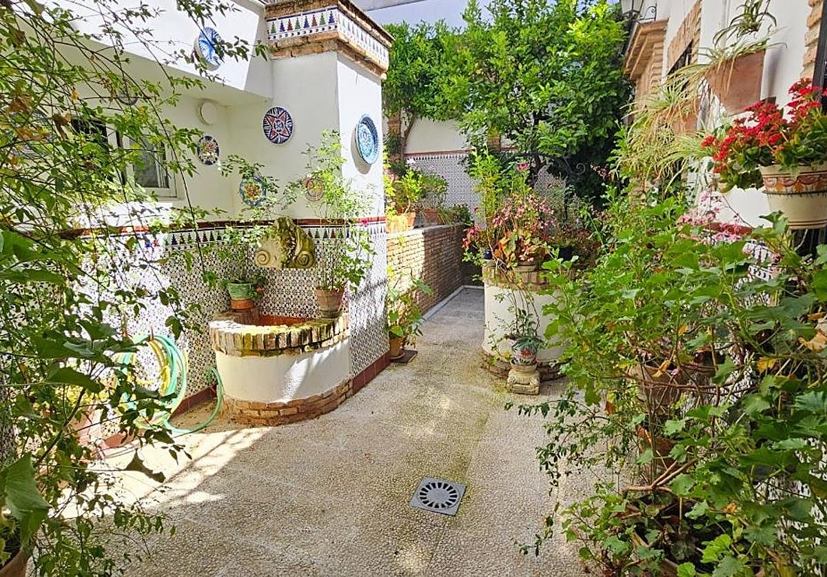 Imagen del patio cordobés de la casa en venta