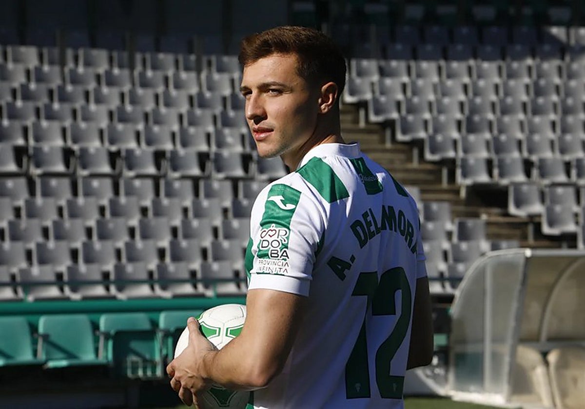 EL centrocampista Alberto del Moral durante su presentación