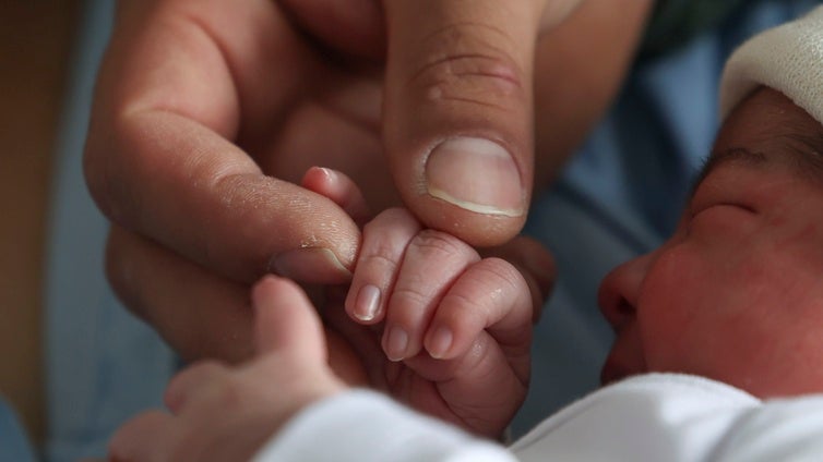 Madrid concede ayudas de hasta 1.000 euros por hijo para fomentar la natalidad