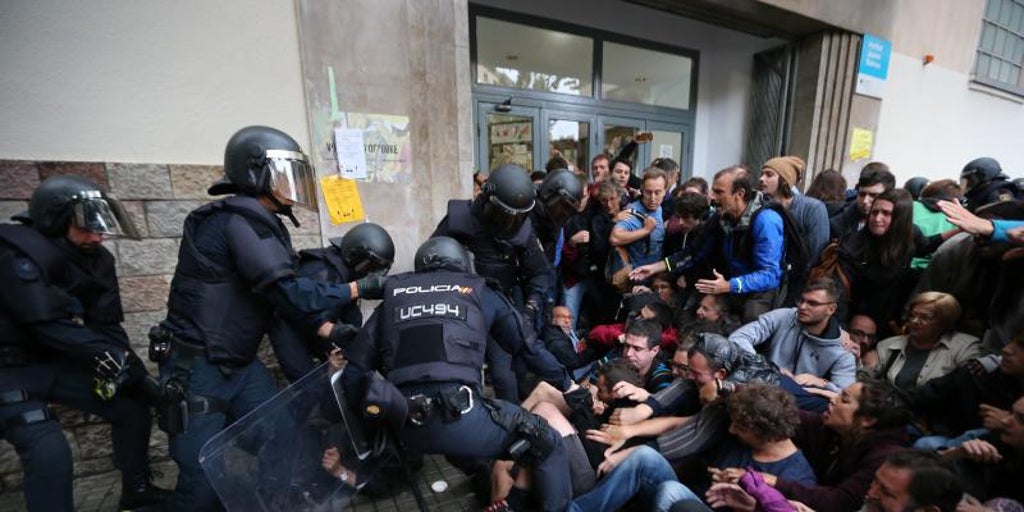 El ayuntamiento de barcelona concede 20. 800 euros a la entidad que recurrió la amnistía a los policías del 1-o