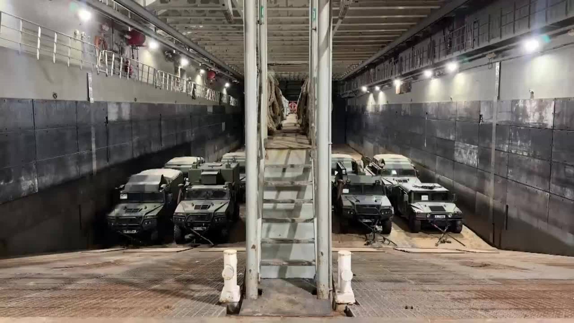 El buque Juan Carlos I, el más grande del Fuerzas Armadas, llega a Tenerife