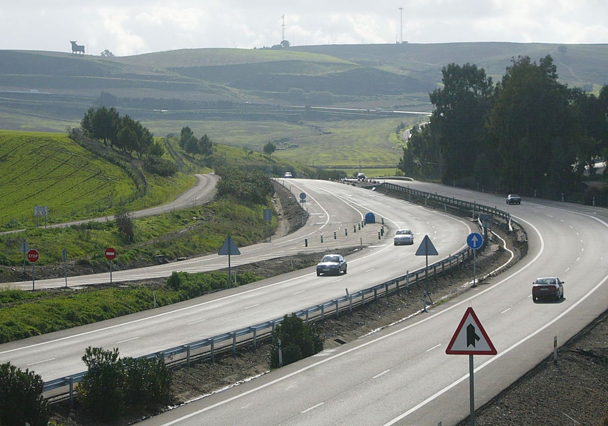 Trazado de la autovía que se verá afectado por la reforma, con la Cuesta del Espino al fondo