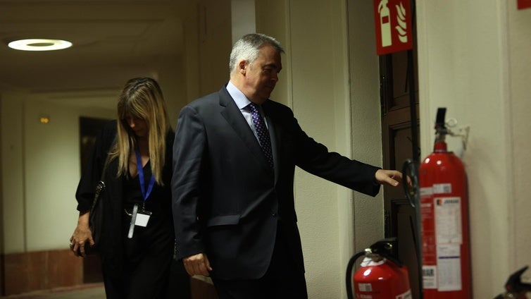Ferraz no encuentra salida a la crisis de Leire Díez una semana después
